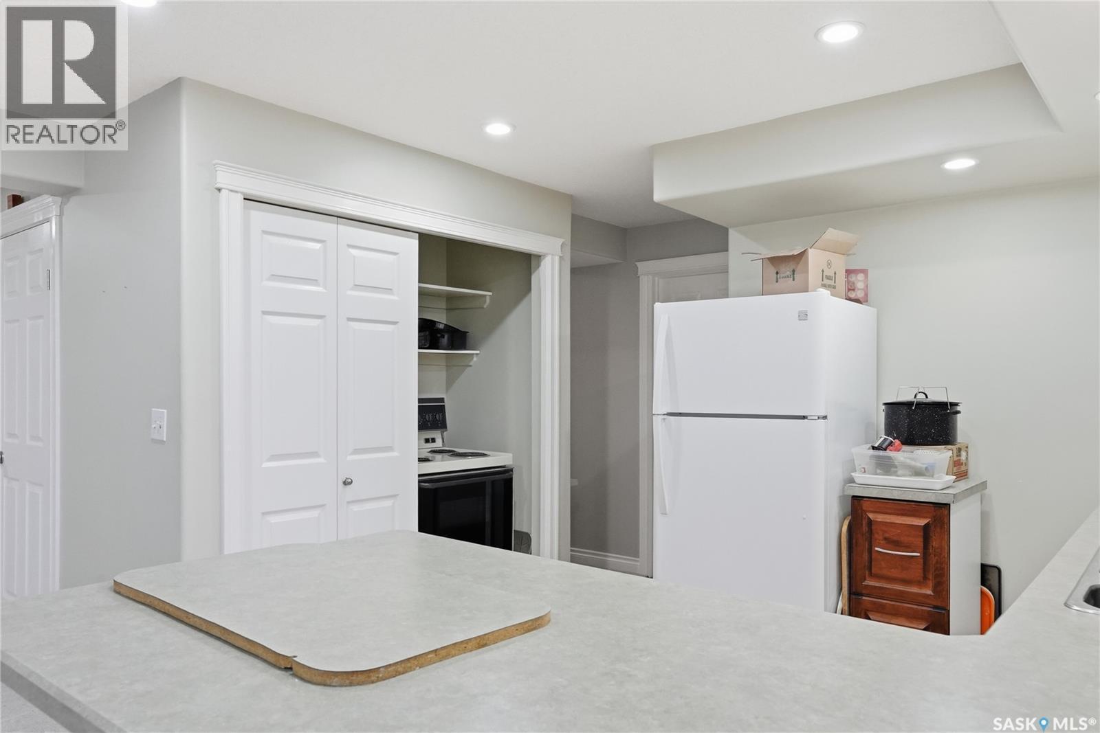 110 Brookshire Crescent, Saskatoon, SK - Indoor Photo Showing Kitchen
