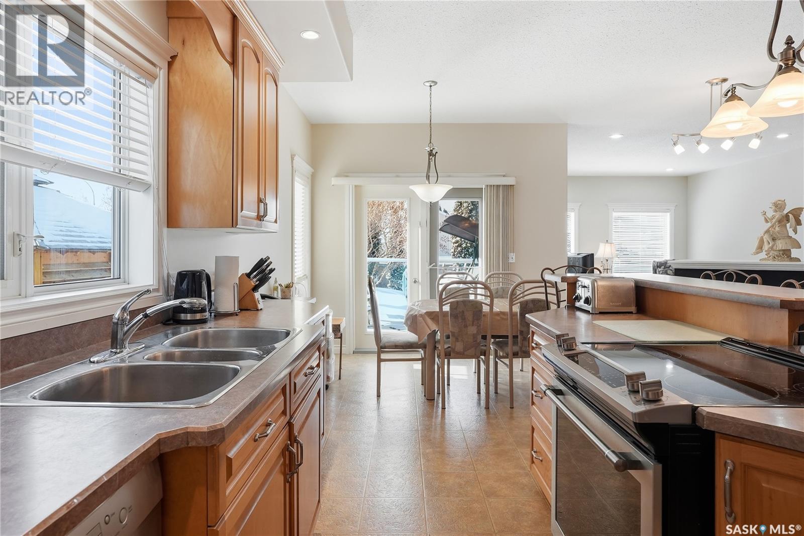 110 Brookshire Crescent, Saskatoon, SK - Indoor Photo Showing Kitchen With Double Sink