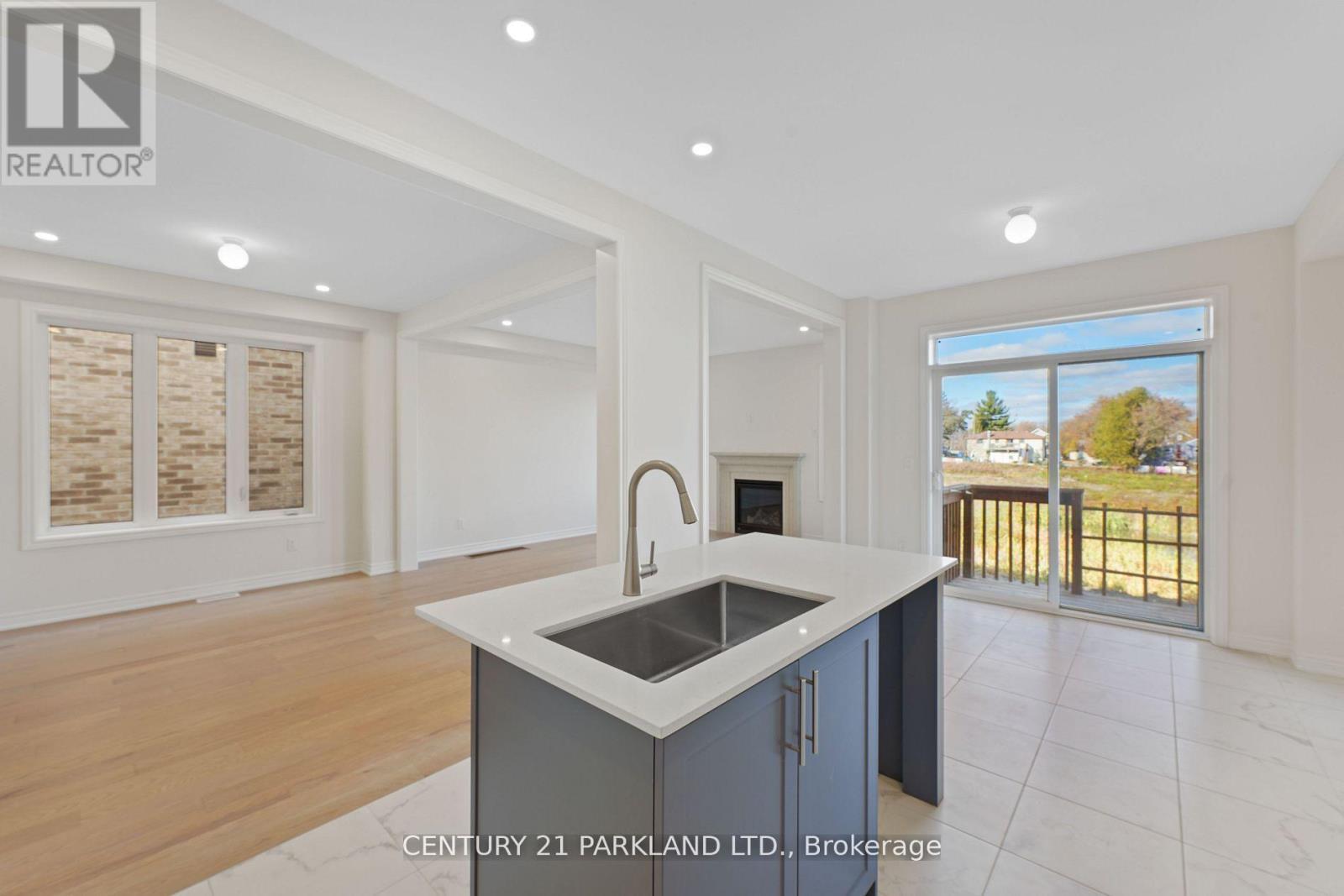1352 Davis Loop, Innisfil, ON - Indoor Photo Showing Kitchen With Double Sink