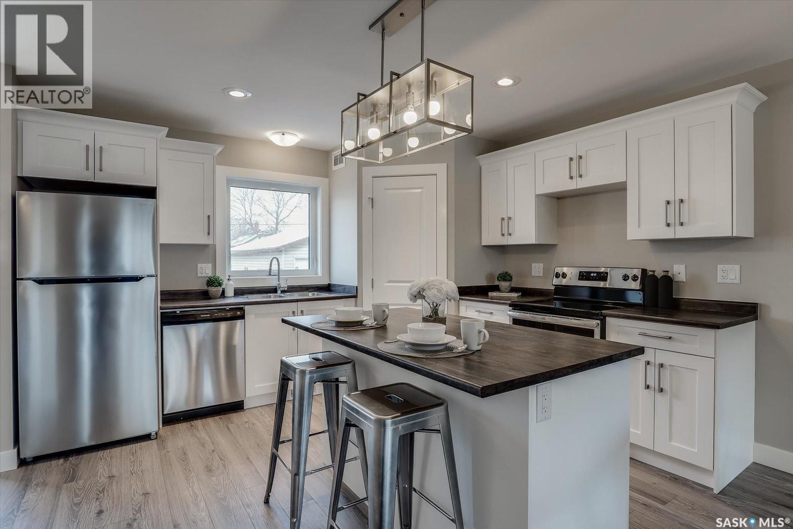 133 E Avenue S, Saskatoon, SK - Indoor Photo Showing Kitchen With Upgraded Kitchen