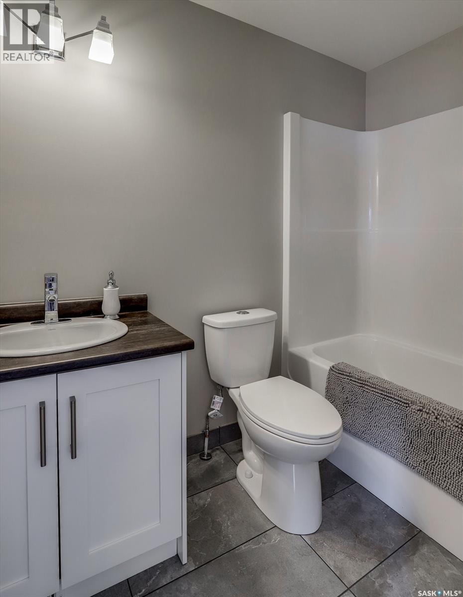 133 E Avenue S, Saskatoon, SK - Indoor Photo Showing Bathroom
