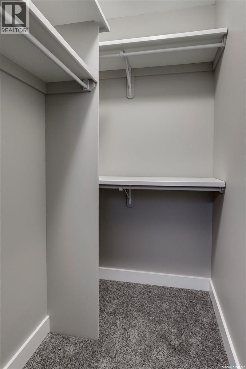 133 E Avenue S, Saskatoon, SK - Indoor With Storage
