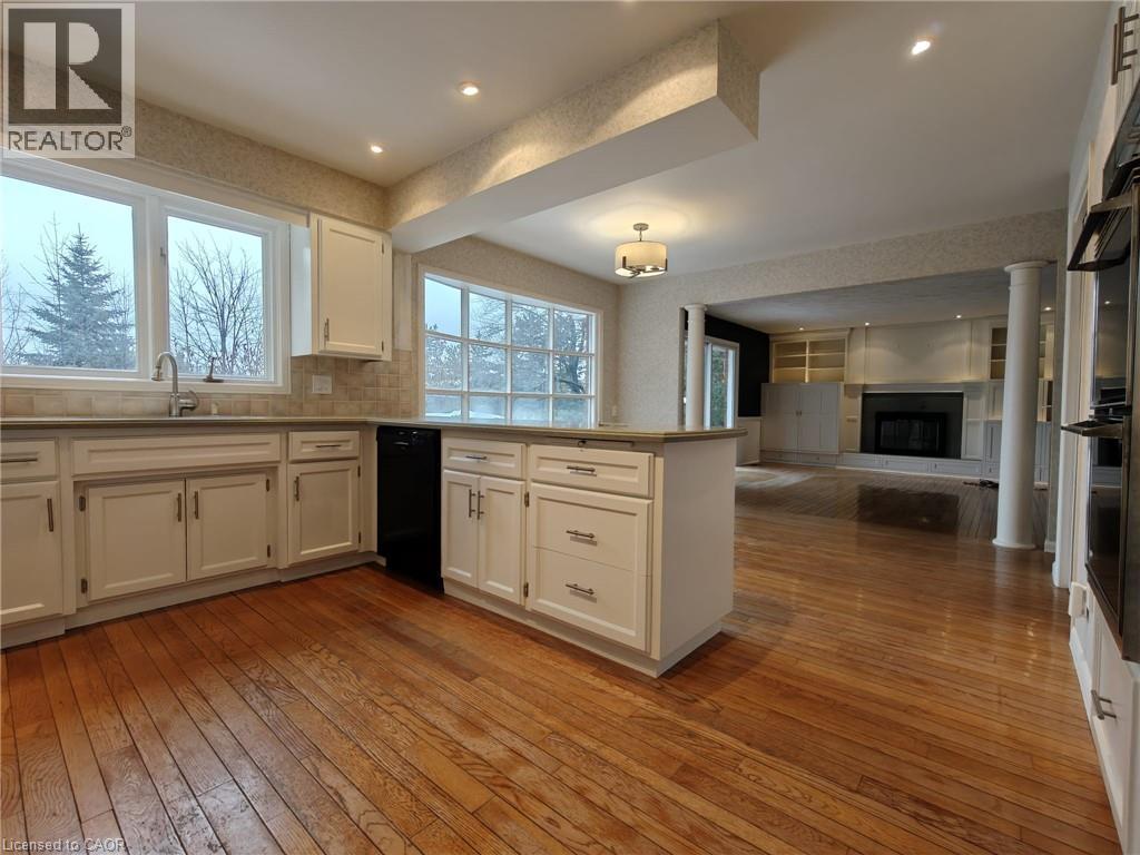 362 Pommel Gate Crescent, Waterloo, ON - Indoor Photo Showing Kitchen