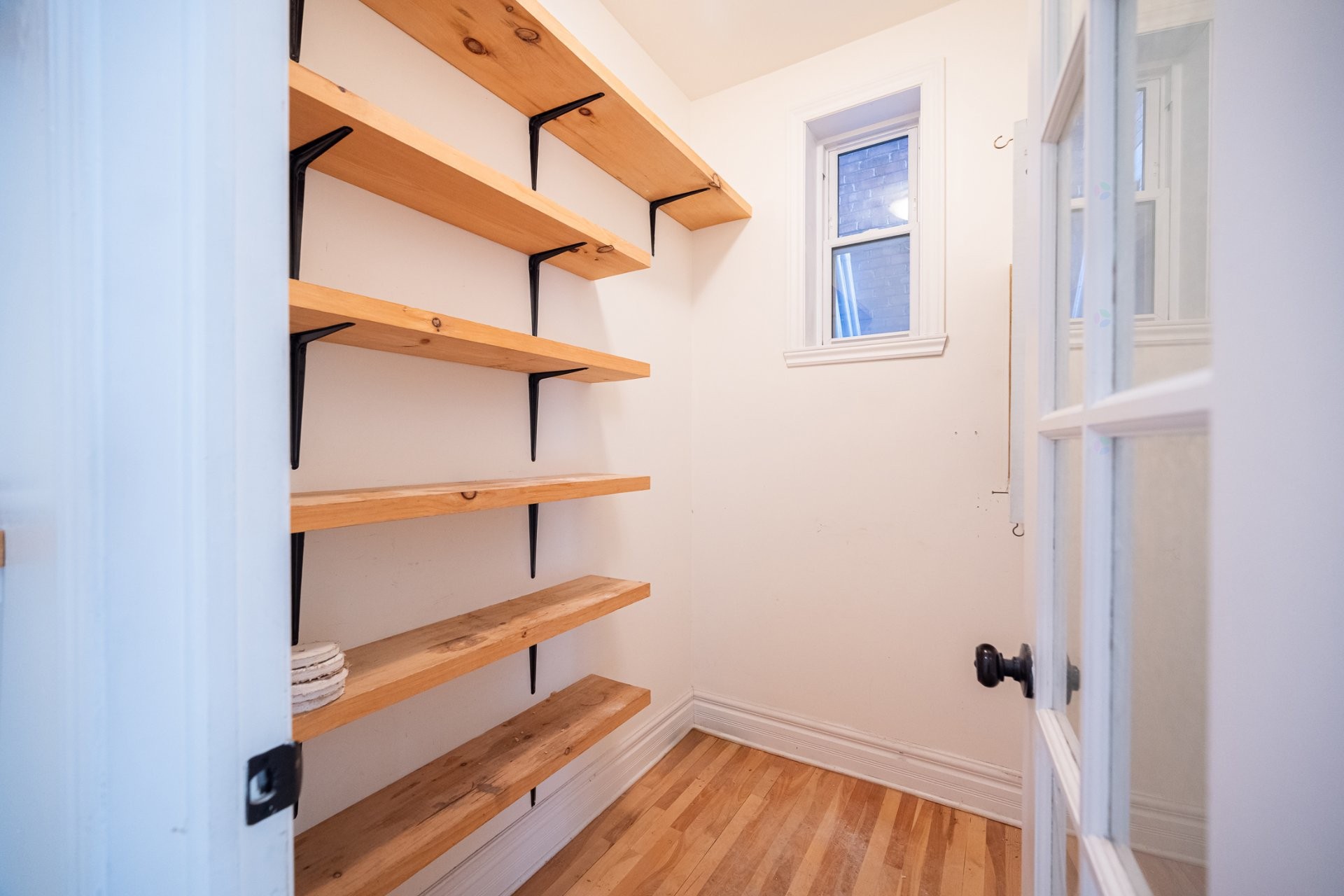 Penderie (Walk-in) - 6644 Av. Henri-Julien, Montréal (Rosemont/La Petite-Patrie), QC - Indoor