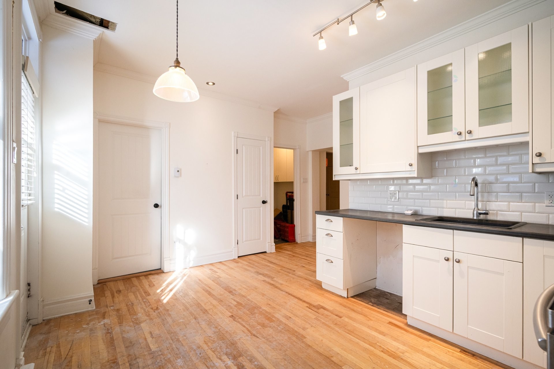 Cuisine - 6644 Av. Henri-Julien, Montréal (Rosemont/La Petite-Patrie), QC - Indoor Photo Showing Kitchen