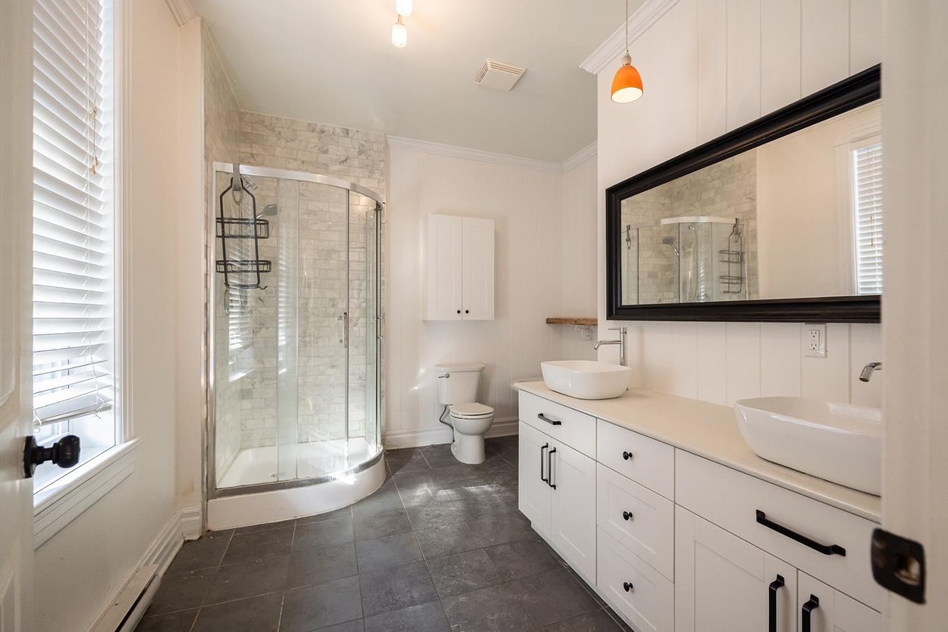 Bathroom - 6644 Av. Henri-Julien, Montréal (Rosemont/La Petite-Patrie), QC - Indoor Photo Showing Bathroom