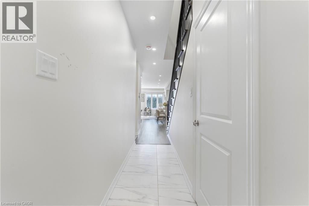 1426 Oakmont Common, Burlington, ON - Indoor Photo Showing Other Room