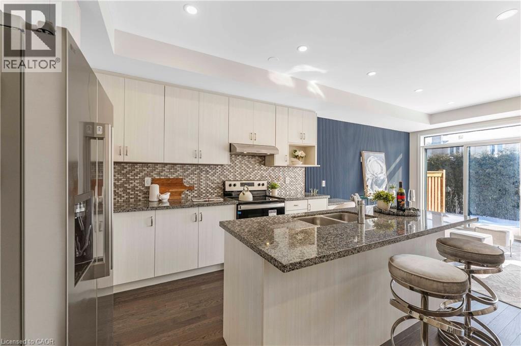 1426 Oakmont Common, Burlington, ON - Indoor Photo Showing Kitchen With Double Sink With Upgraded Kitchen