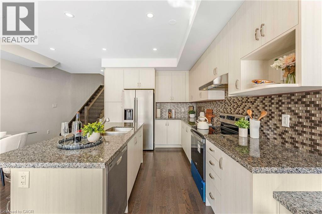 1426 Oakmont Common, Burlington, ON - Indoor Photo Showing Kitchen With Stainless Steel Kitchen With Upgraded Kitchen