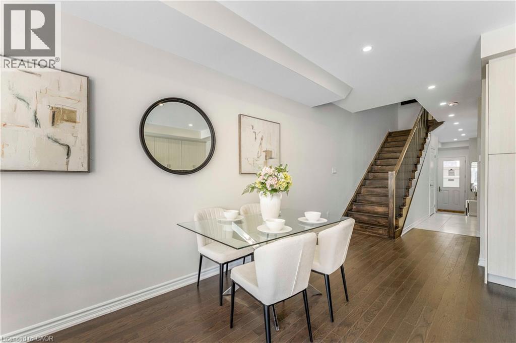 1426 Oakmont Common, Burlington, ON - Indoor Photo Showing Dining Room