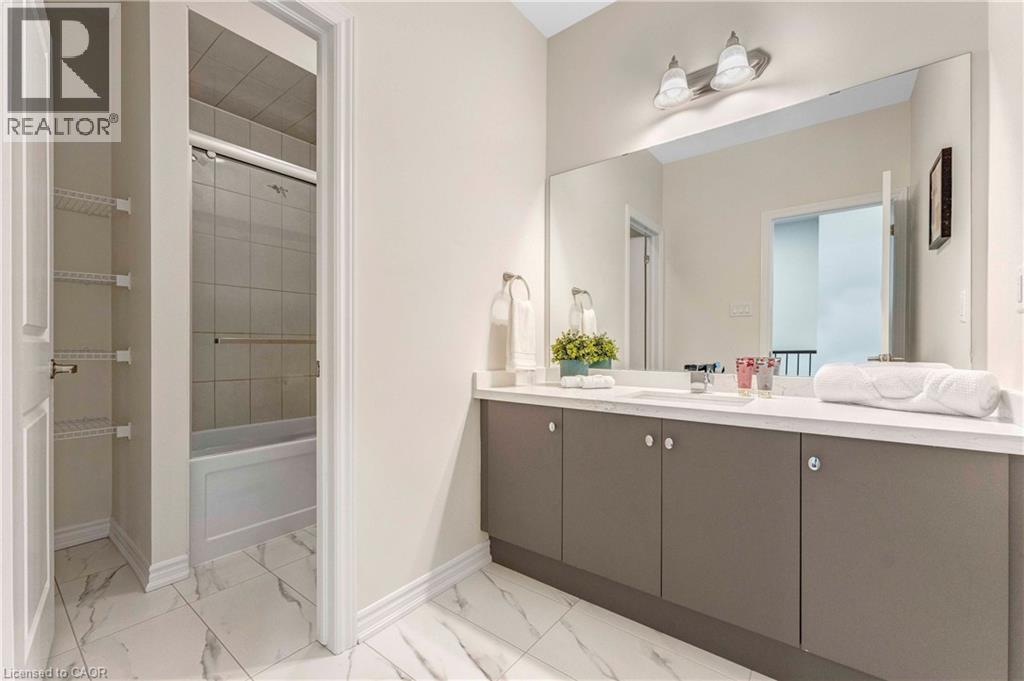 1426 Oakmont Common, Burlington, ON - Indoor Photo Showing Bathroom