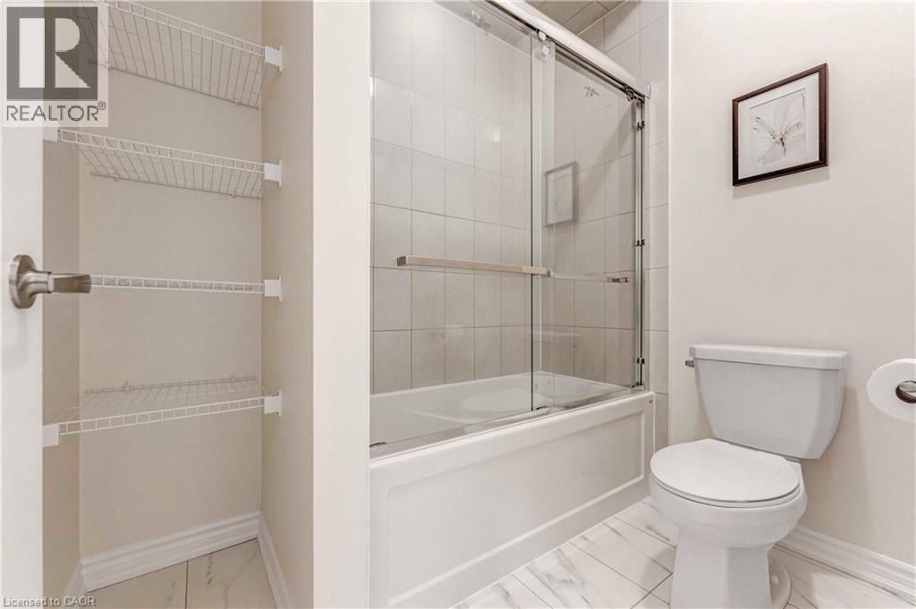 1426 Oakmont Common, Burlington, ON - Indoor Photo Showing Bathroom