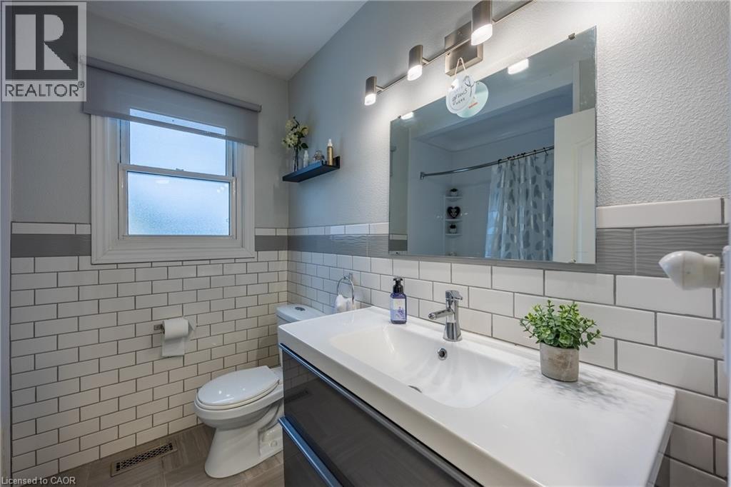 70 Berkley Crescent, Simcoe, ON - Indoor Photo Showing Bathroom