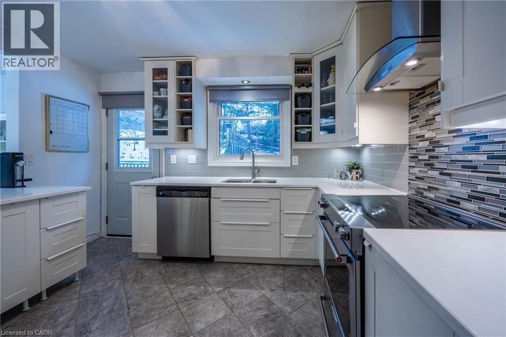 70 Berkley Crescent, Simcoe, ON - Indoor Photo Showing Kitchen With Double Sink With Upgraded Kitchen