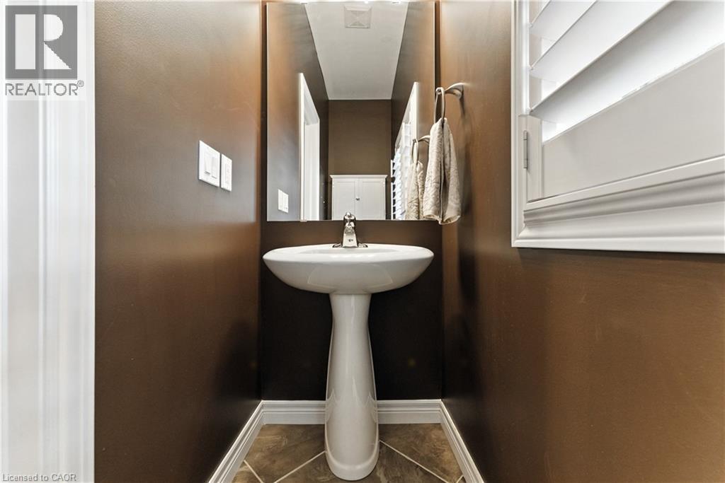 100 Fall Fair Way, Binbrook, ON - Indoor Photo Showing Bathroom