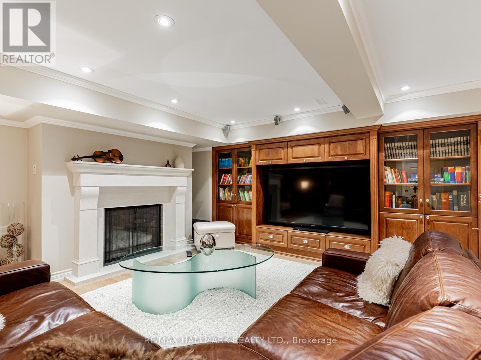 88 Ames Circle, Toronto, ON - Indoor Photo Showing Living Room With Fireplace