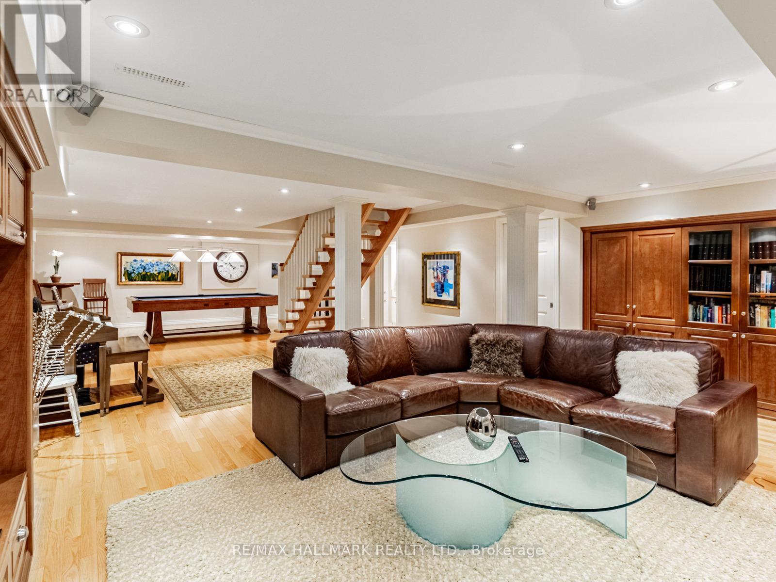 88 Ames Circle, Toronto, ON - Indoor Photo Showing Living Room