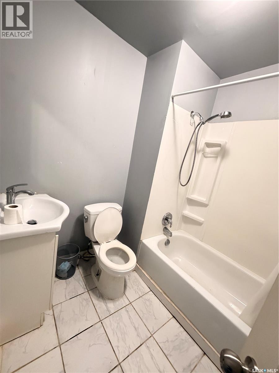 1605 Retallack Street, Regina, SK - Indoor Photo Showing Bathroom