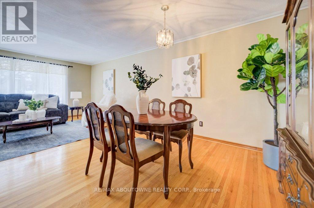 1245 Tyneburn Crescent, Mississauga, ON - Indoor Photo Showing Dining Room