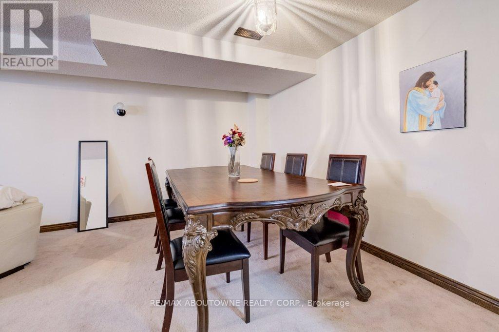 1245 Tyneburn Crescent, Mississauga, ON - Indoor Photo Showing Dining Room