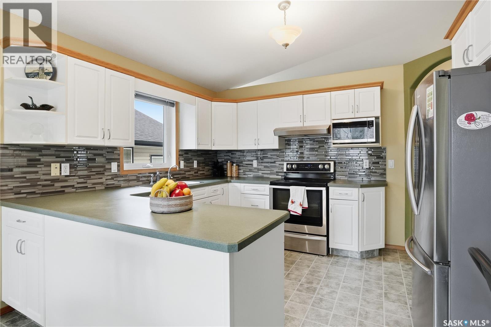 1258 Degelman Drive, Regina, SK - Indoor Photo Showing Kitchen With Stainless Steel Kitchen With Upgraded Kitchen