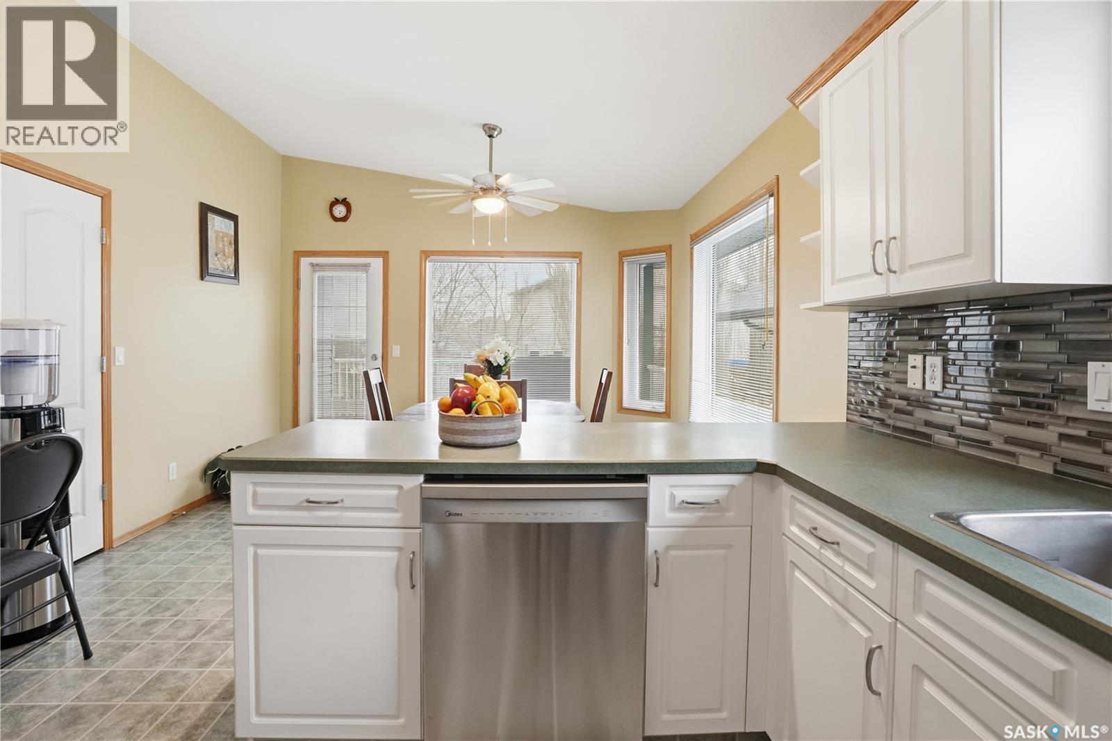 1258 Degelman Drive, Regina, SK - Indoor Photo Showing Kitchen