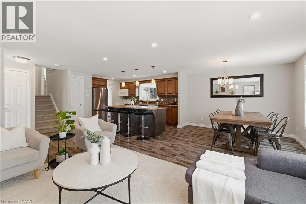 322 Sandowne Drive, Waterloo, ON - Indoor Photo Showing Living Room