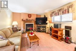 Large living room w gas fireplace -