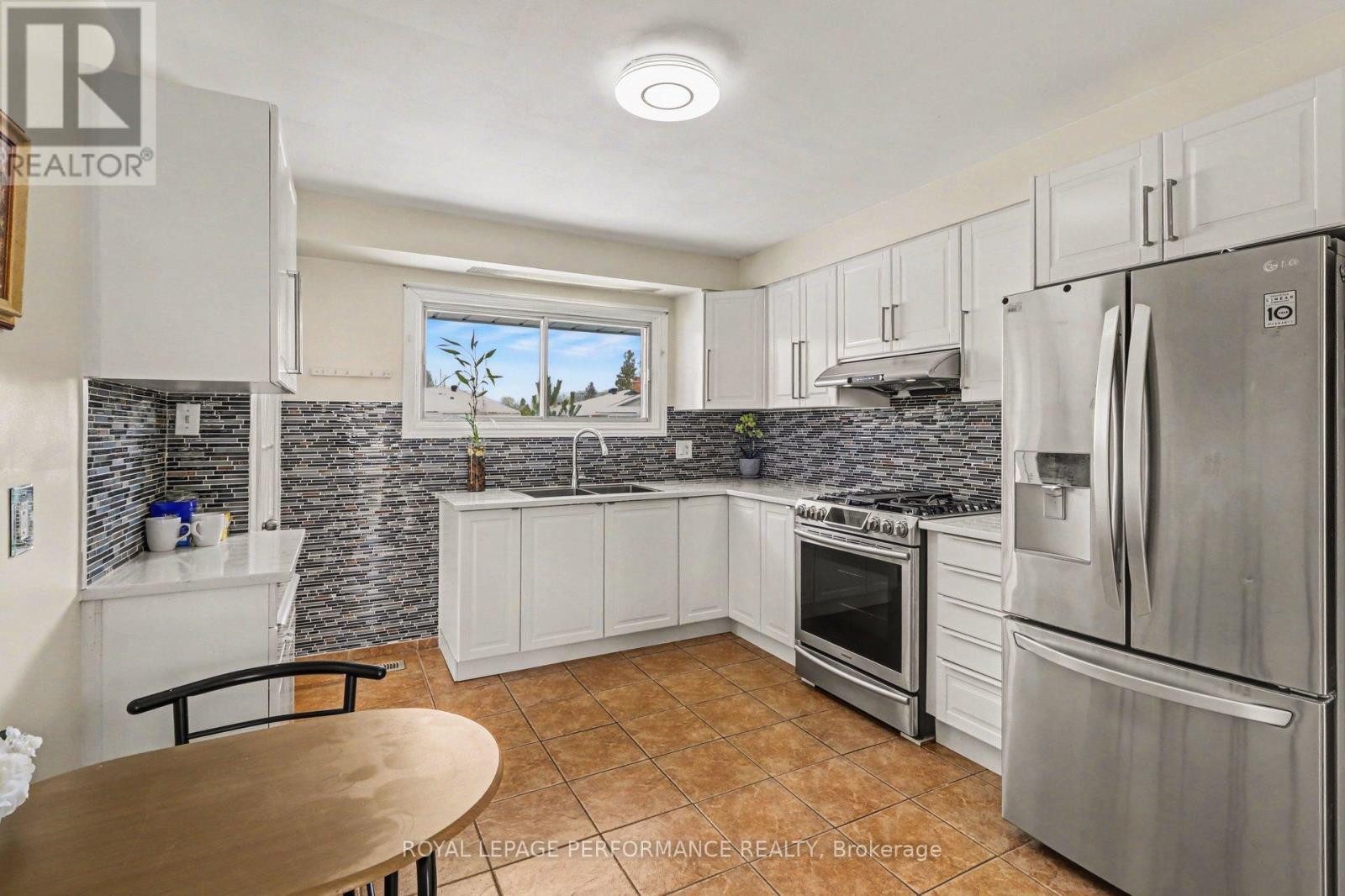 788 Dickens Avenue, Ottawa, ON - Indoor Photo Showing Kitchen With Stainless Steel Kitchen With Upgraded Kitchen