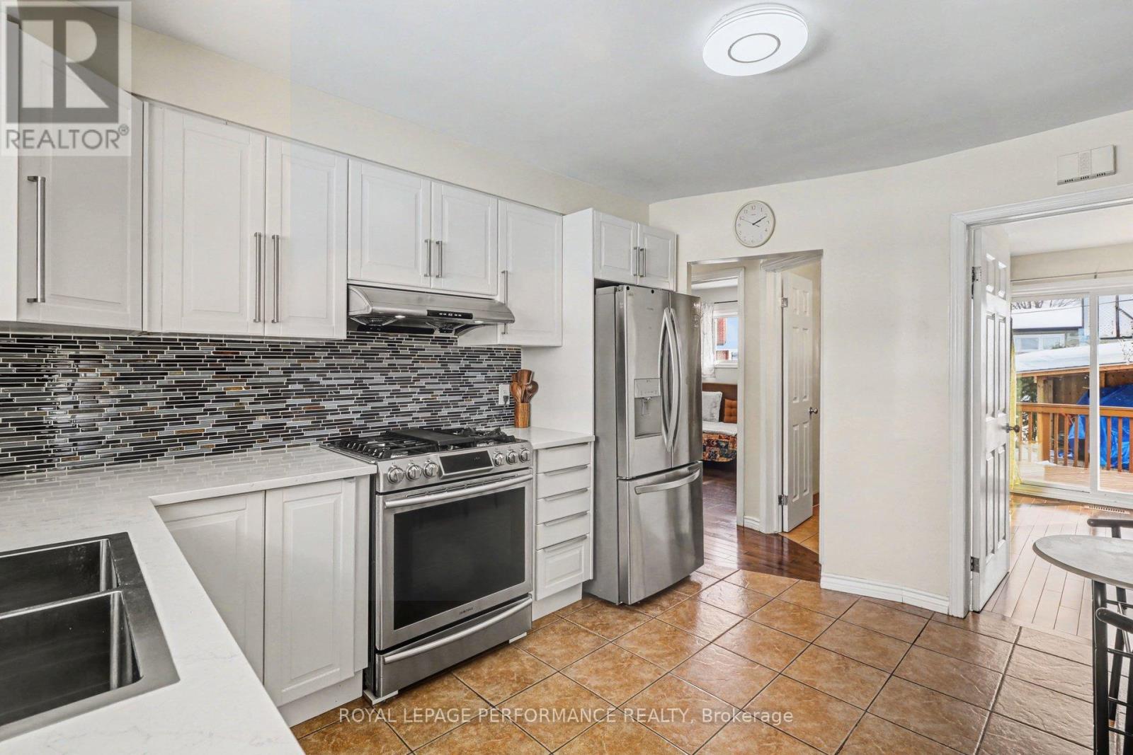 788 Dickens Avenue, Ottawa, ON - Indoor Photo Showing Kitchen With Stainless Steel Kitchen With Upgraded Kitchen
