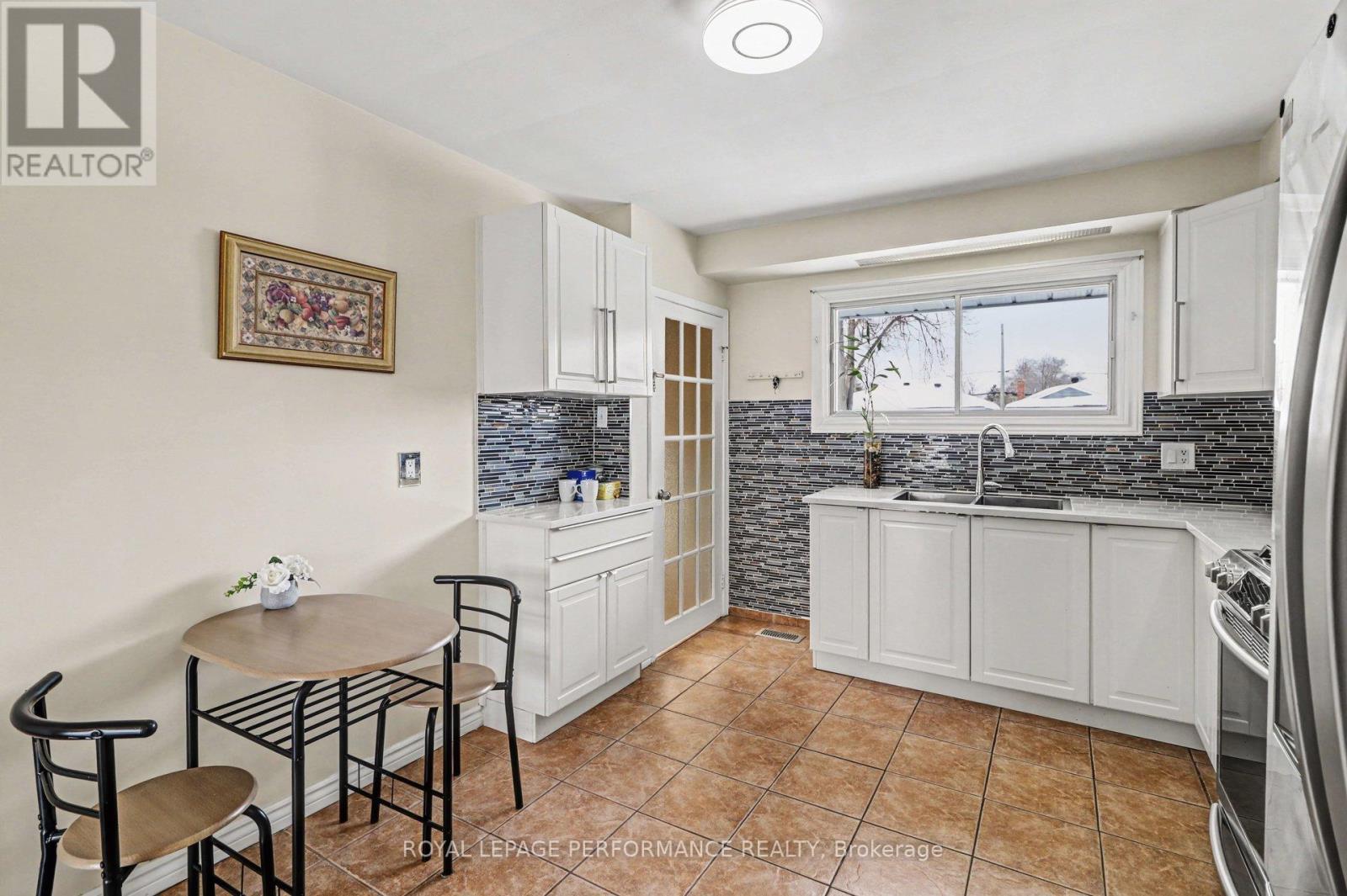 788 Dickens Avenue, Ottawa, ON - Indoor