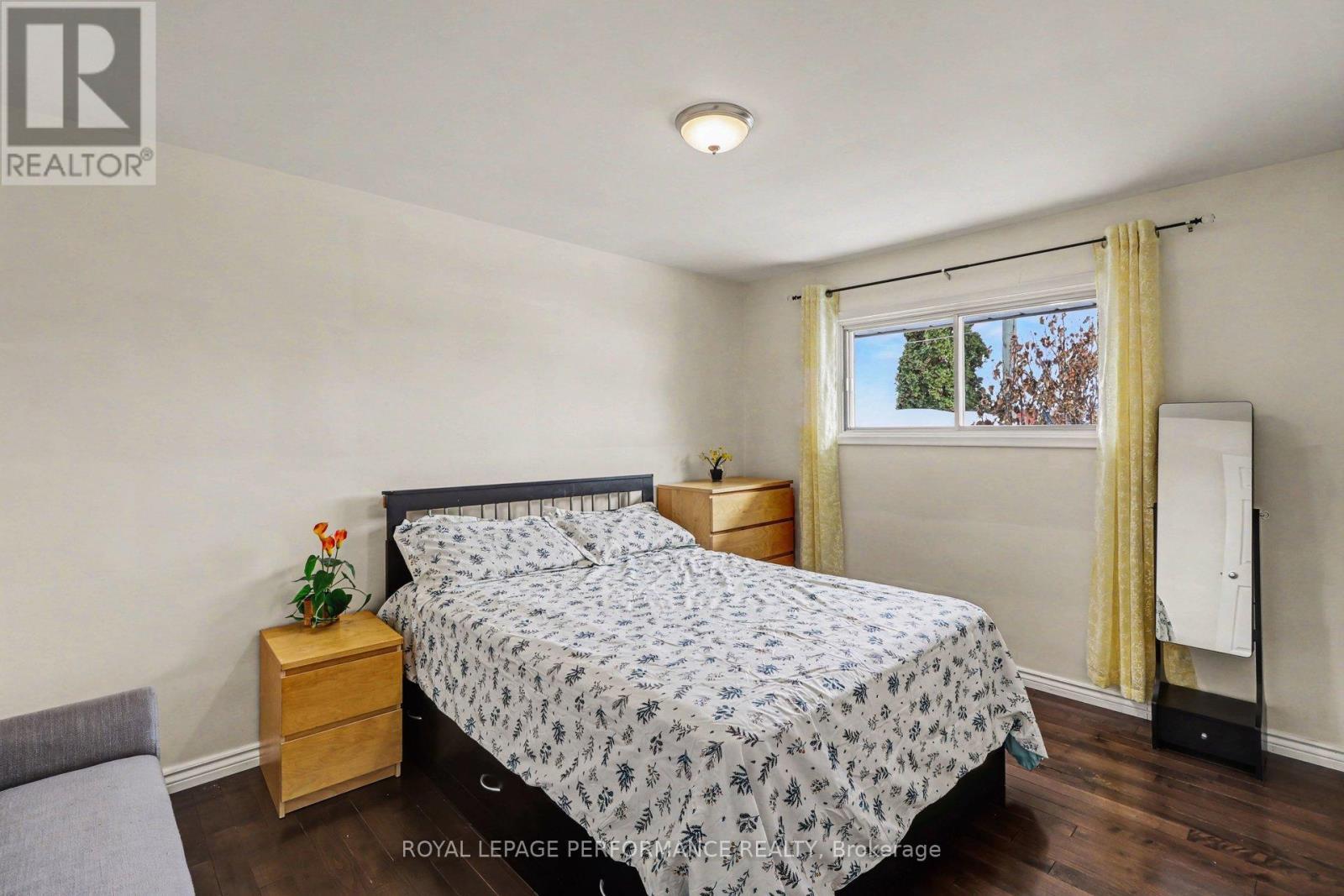 788 Dickens Avenue, Ottawa, ON - Indoor Photo Showing Bedroom