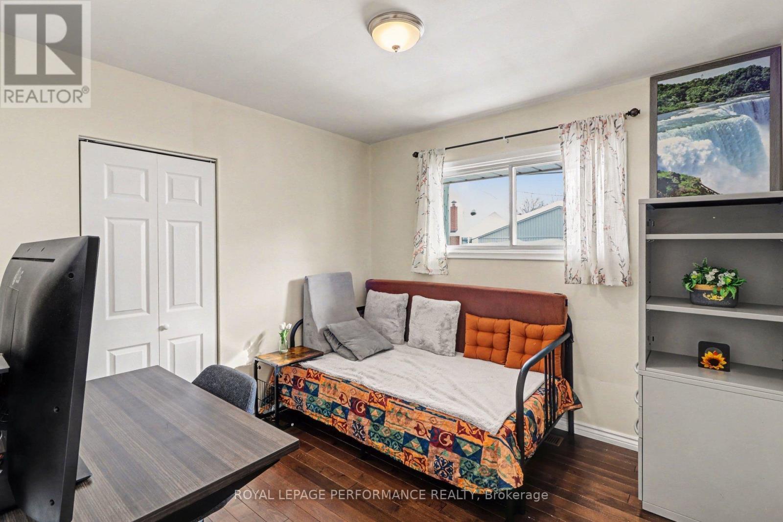788 Dickens Avenue, Ottawa, ON - Indoor Photo Showing Bedroom