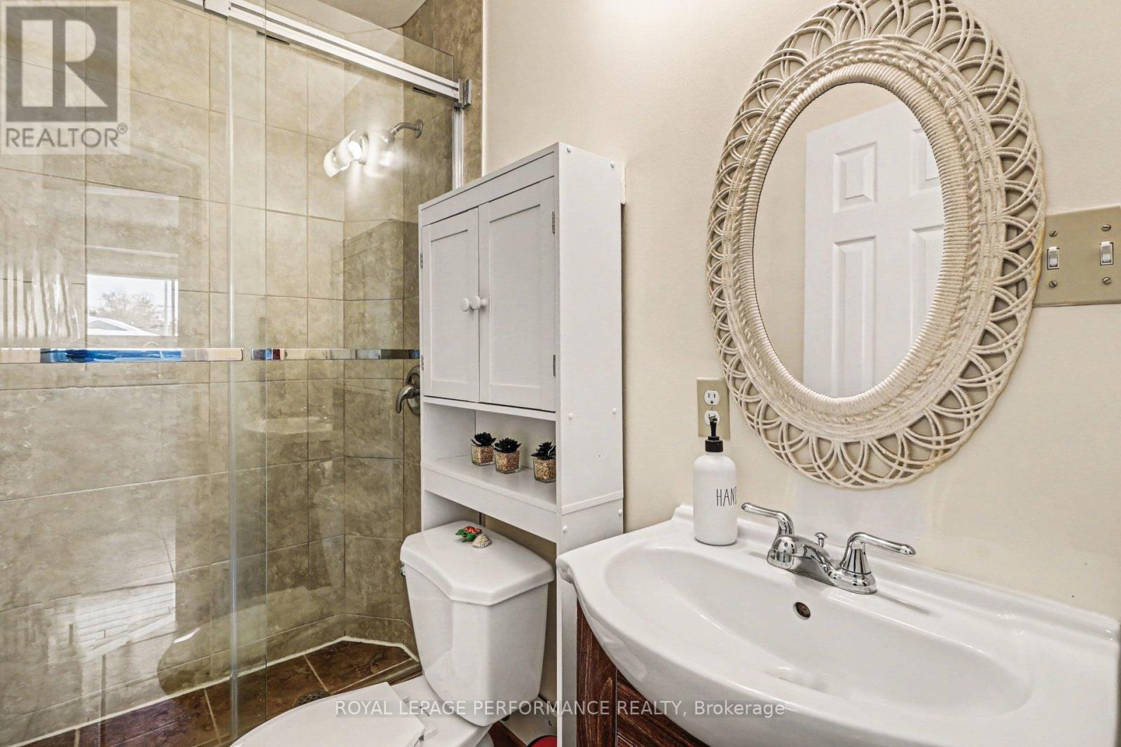 788 Dickens Avenue, Ottawa, ON - Indoor Photo Showing Bathroom