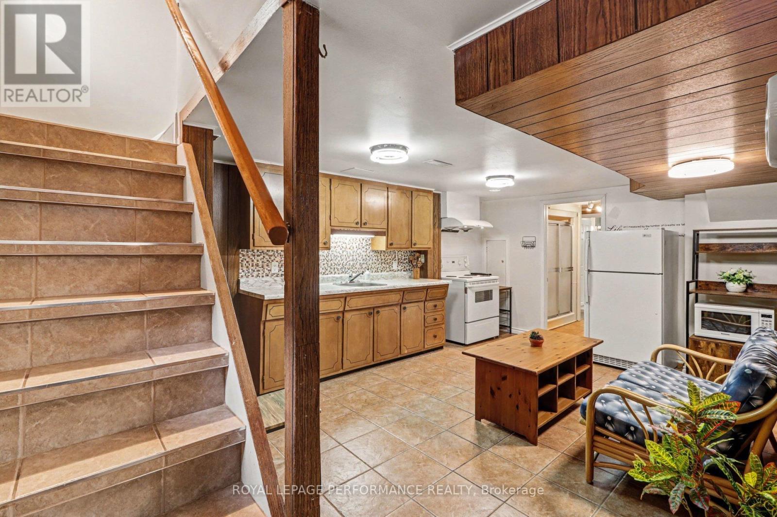 788 Dickens Avenue, Ottawa, ON - Indoor Photo Showing Other Room