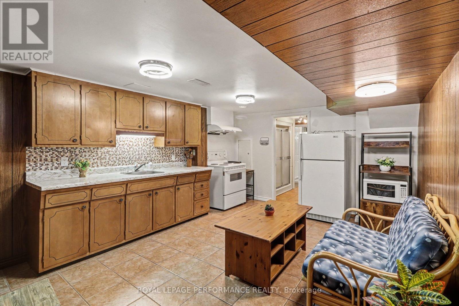 788 Dickens Avenue, Ottawa, ON - Indoor Photo Showing Kitchen