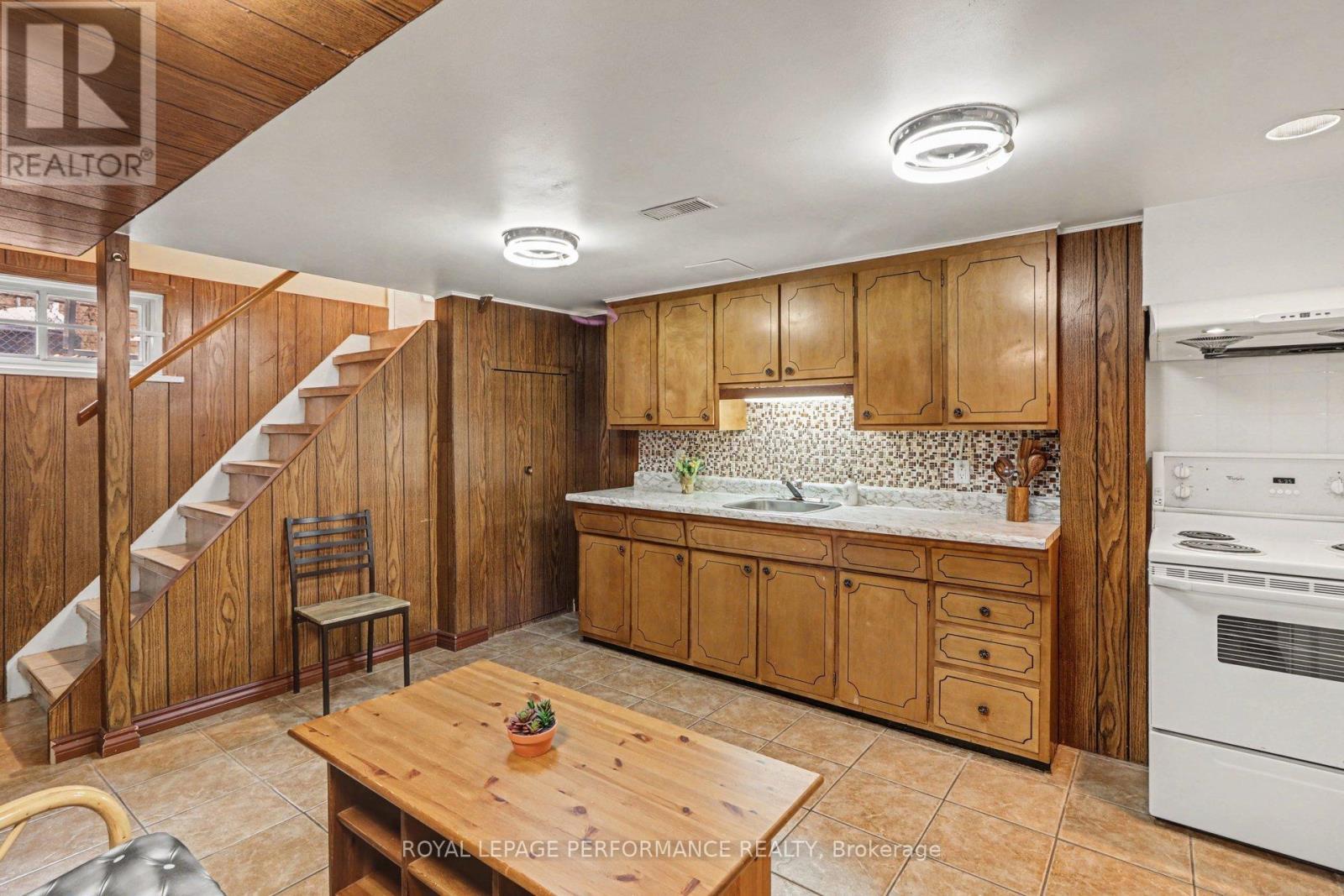 788 Dickens Avenue, Ottawa, ON - Indoor Photo Showing Kitchen