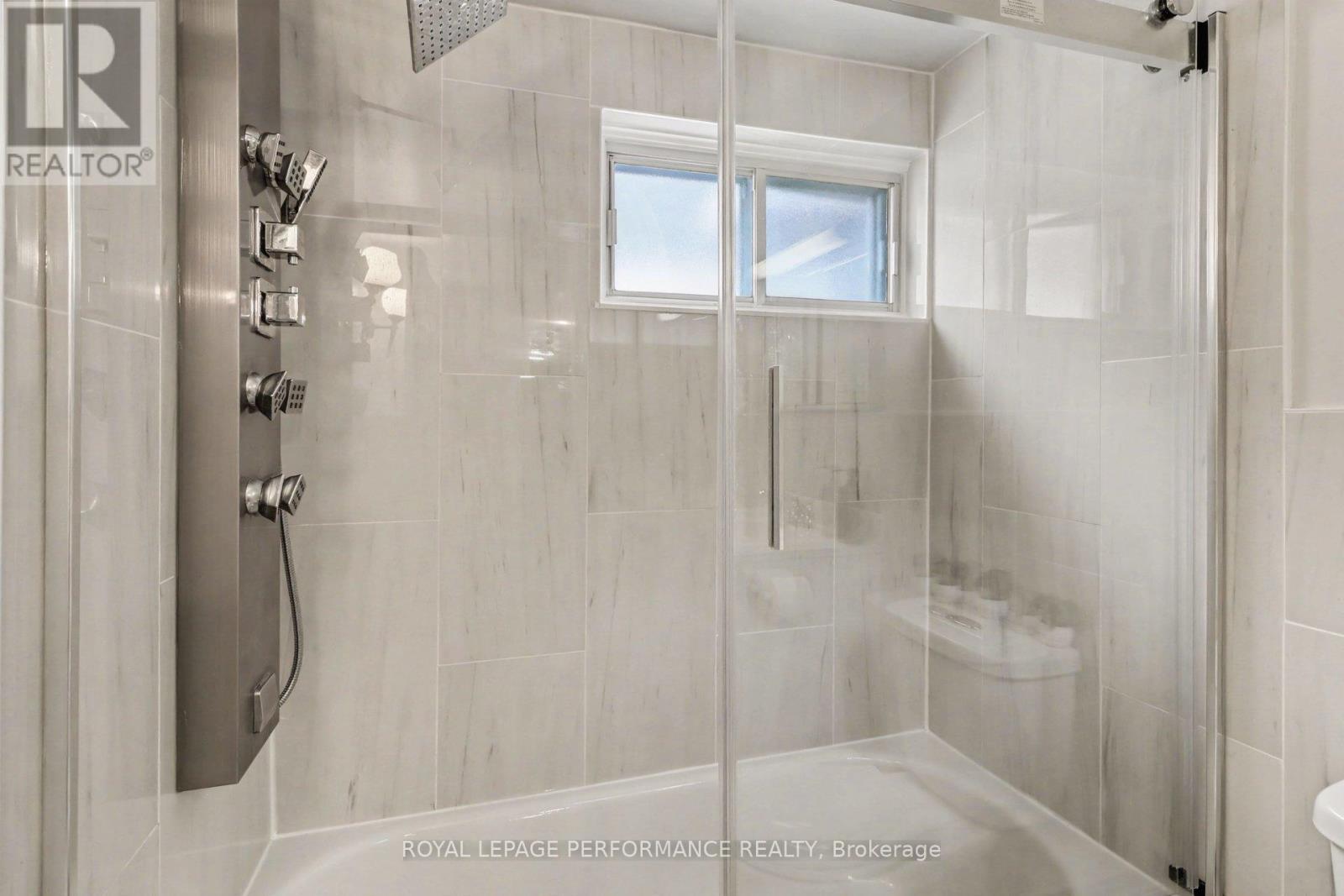 788 Dickens Avenue, Ottawa, ON - Indoor Photo Showing Bathroom