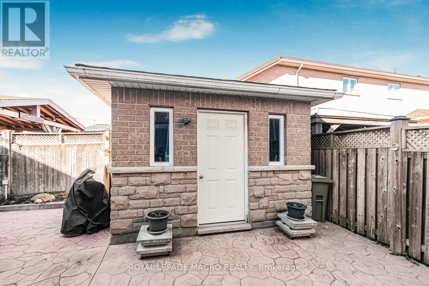 102 Erika Crescent, Hamilton, ON - Outdoor With Exterior