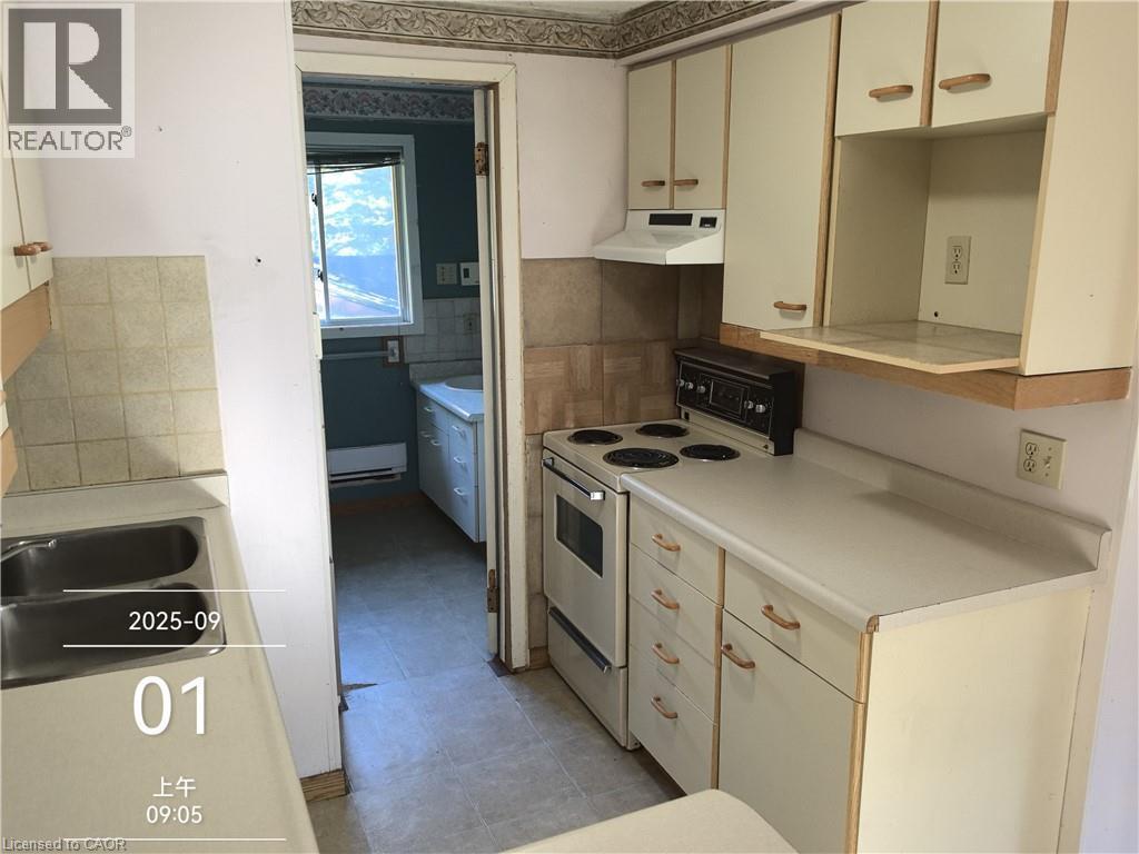 134 Greenbrier Drive, Waterloo, ON - Indoor Photo Showing Kitchen