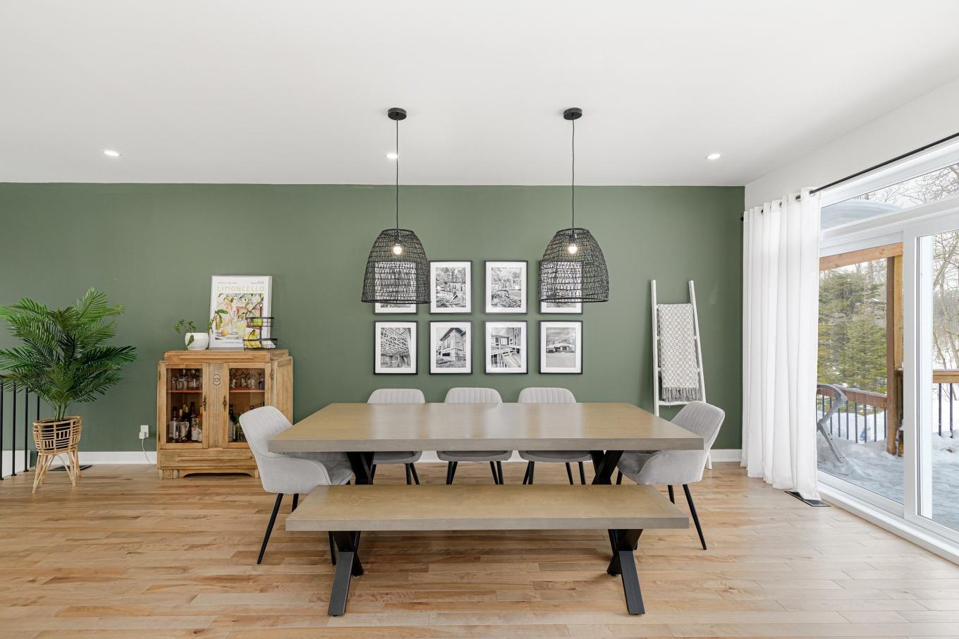 Salle à manger - 129 10E Avenue, Saint-Hippolyte, QC - Indoor Photo Showing Dining Room