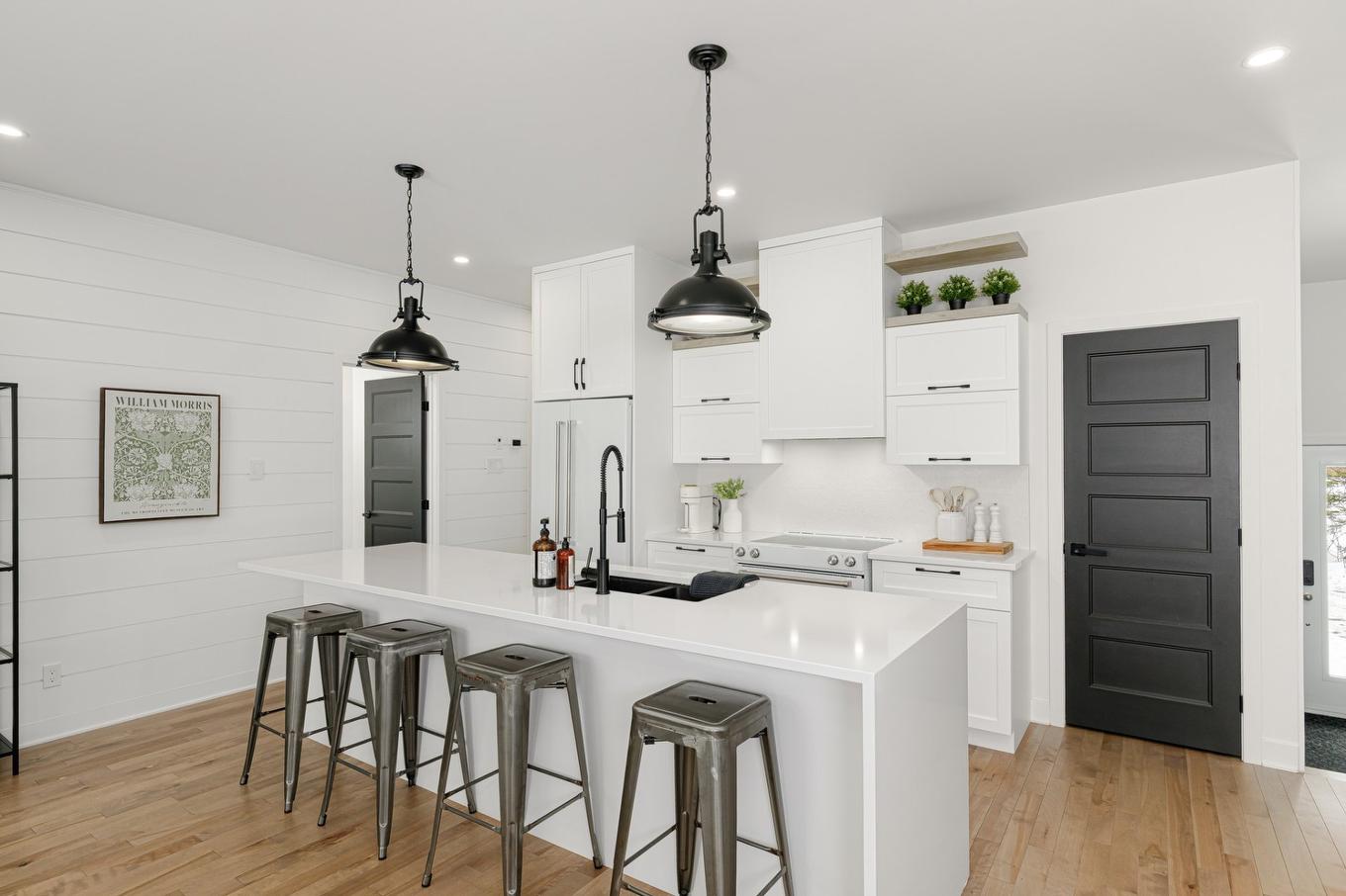 Cuisine - 129 10E Avenue, Saint-Hippolyte, QC - Indoor Photo Showing Kitchen