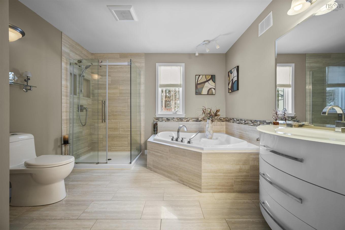 8 Castlewood Drive, Fall River, NS