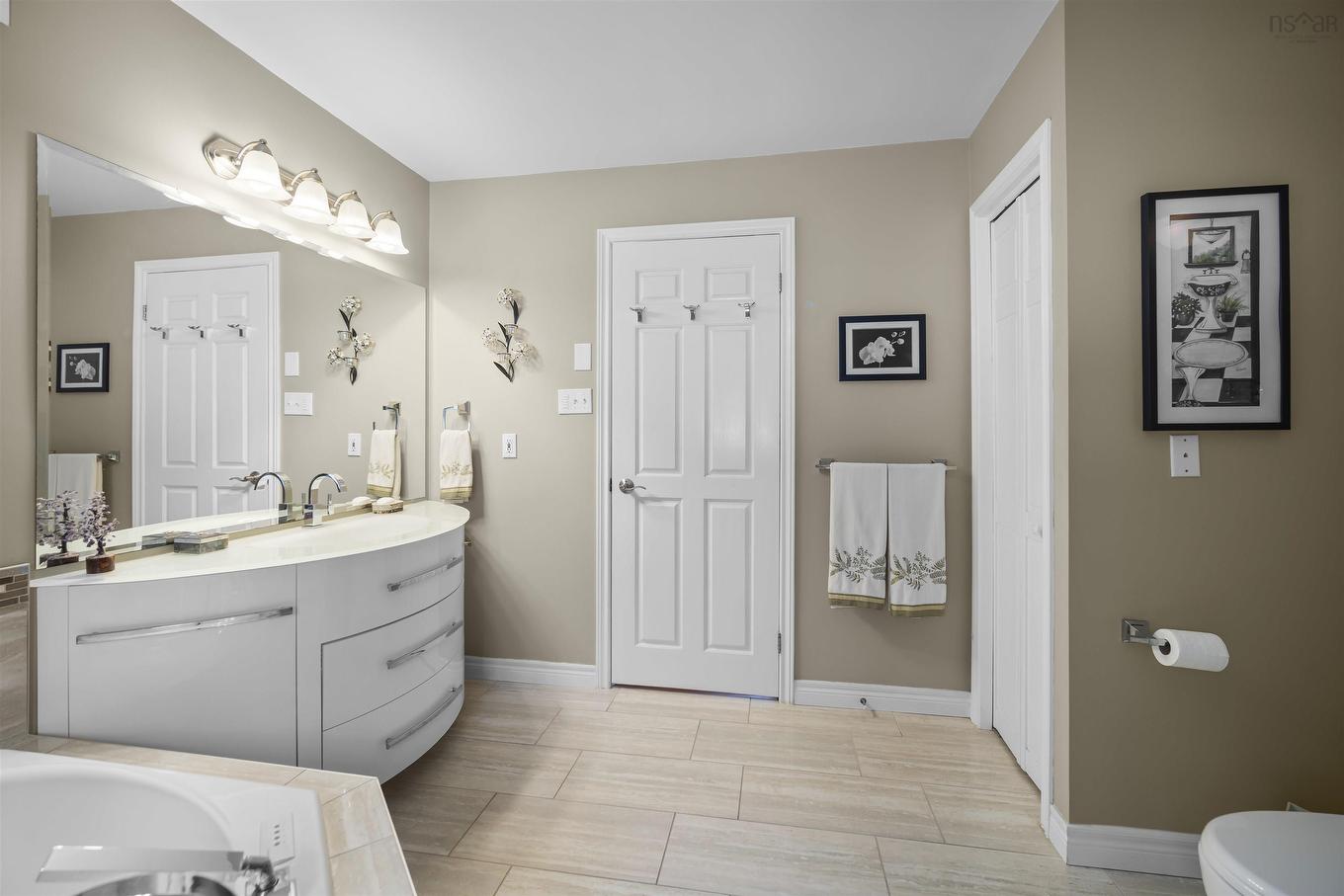 8 Castlewood Drive, Fall River, NS