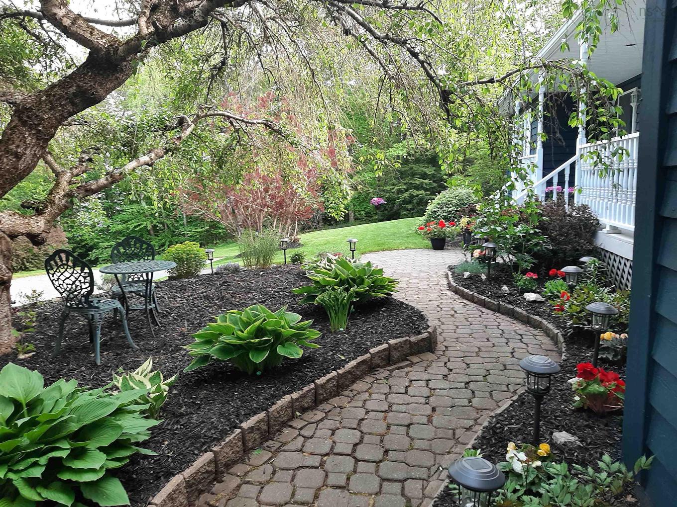 8 Castlewood Drive, Fall River, NS