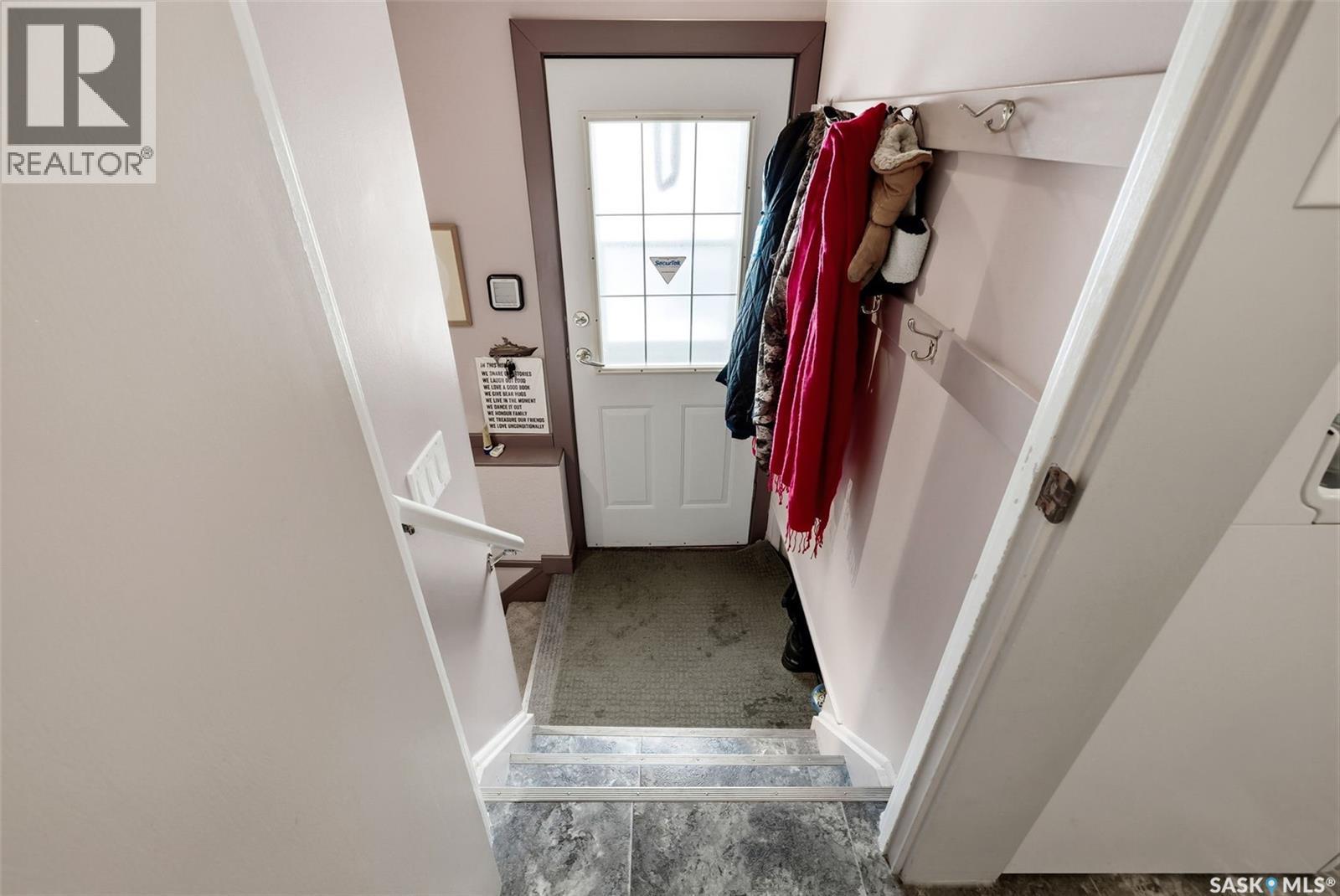 2221 Dufferin Road, Regina, SK - Indoor Photo Showing Other Room