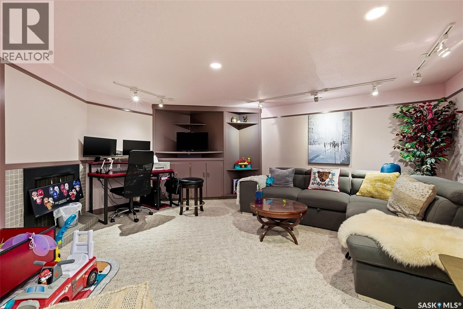 2221 Dufferin Road, Regina, SK - Indoor