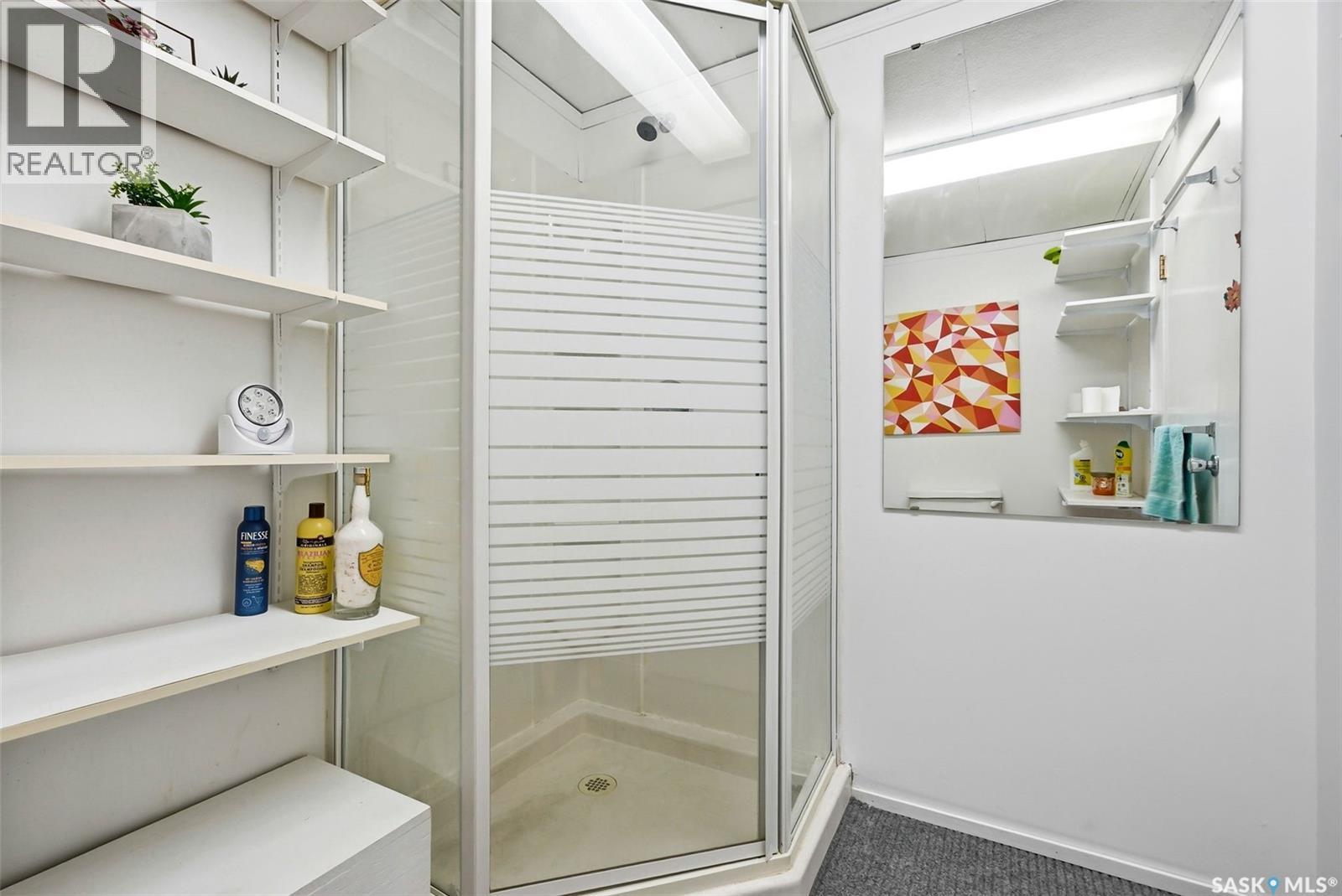 2221 Dufferin Road, Regina, SK - Indoor Photo Showing Bathroom