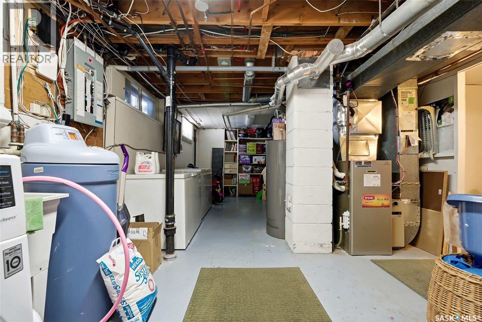 2221 Dufferin Road, Regina, SK - Indoor Photo Showing Basement