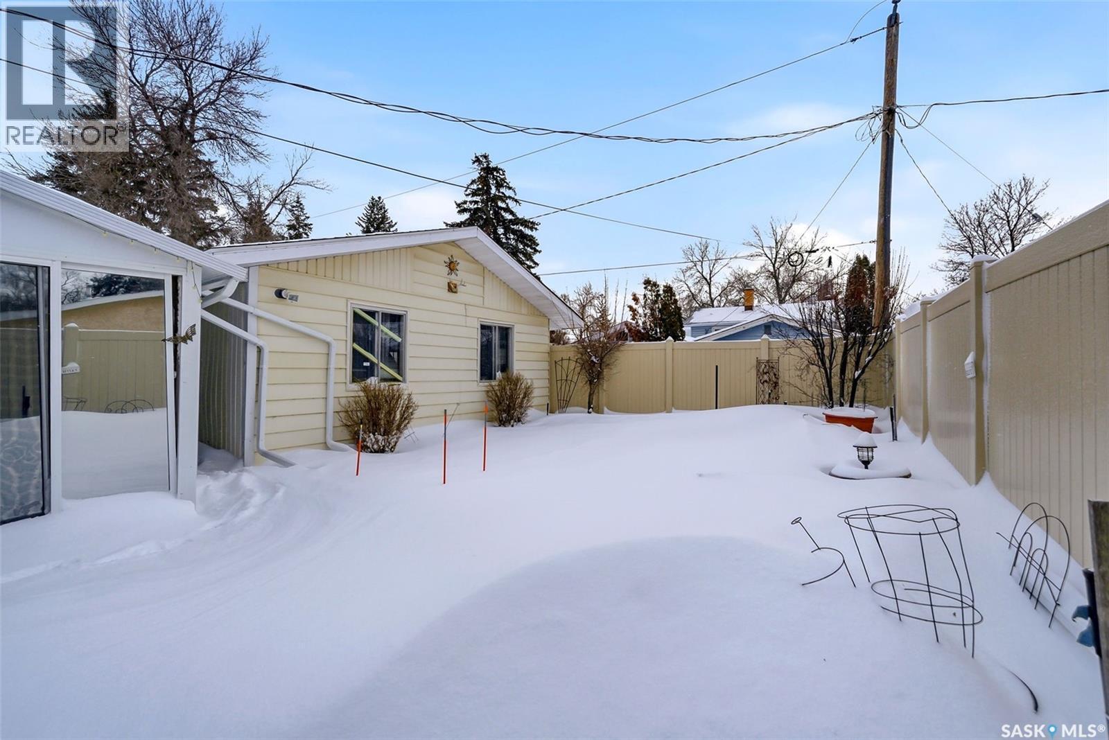 2221 Dufferin Road, Regina, SK - Outdoor